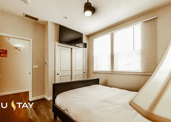 Downtown Mesa, Ground-floor Room, Night Security